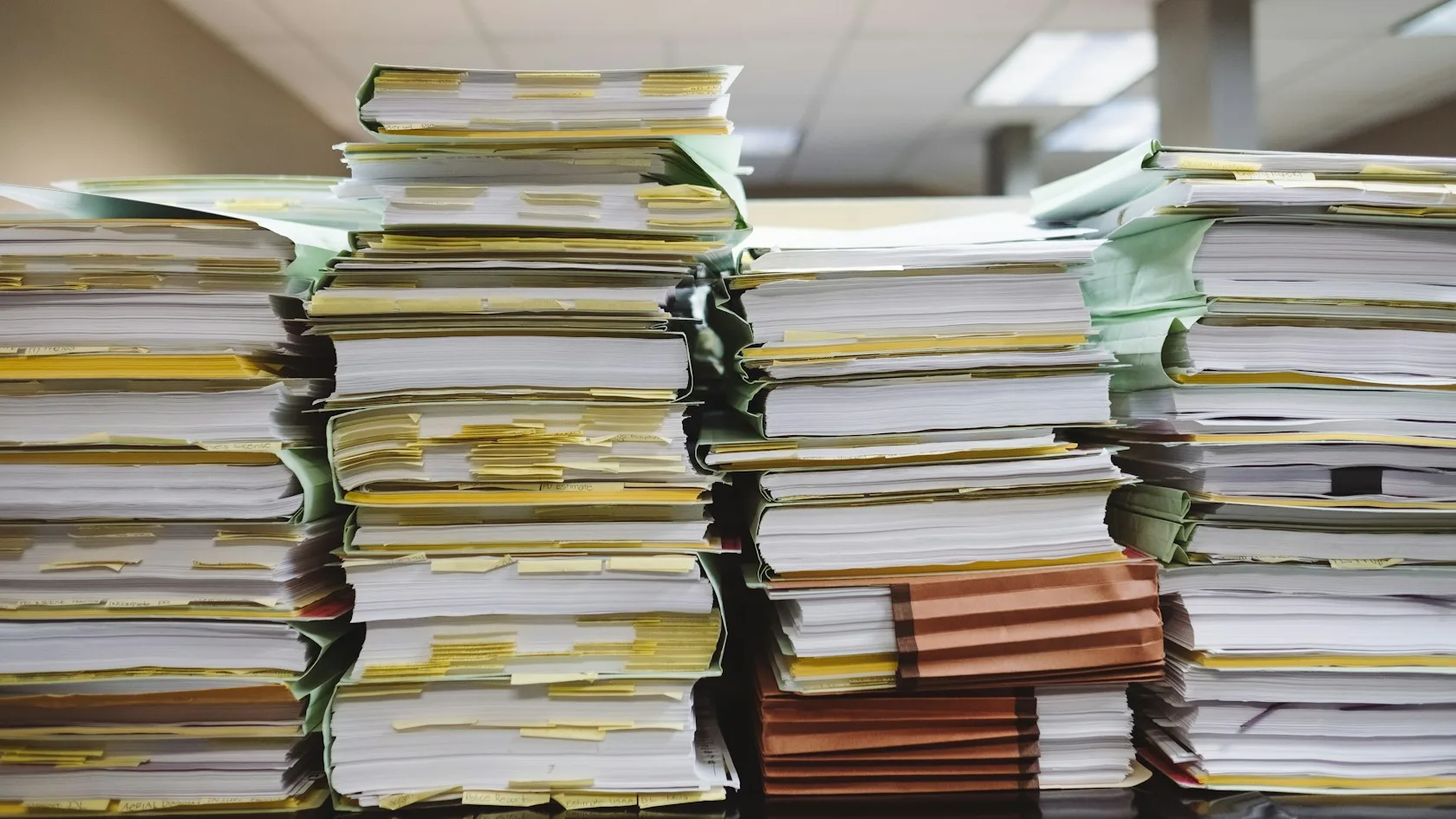 Carpetas y documentos de un procedimiento de embargo de criptoactivos