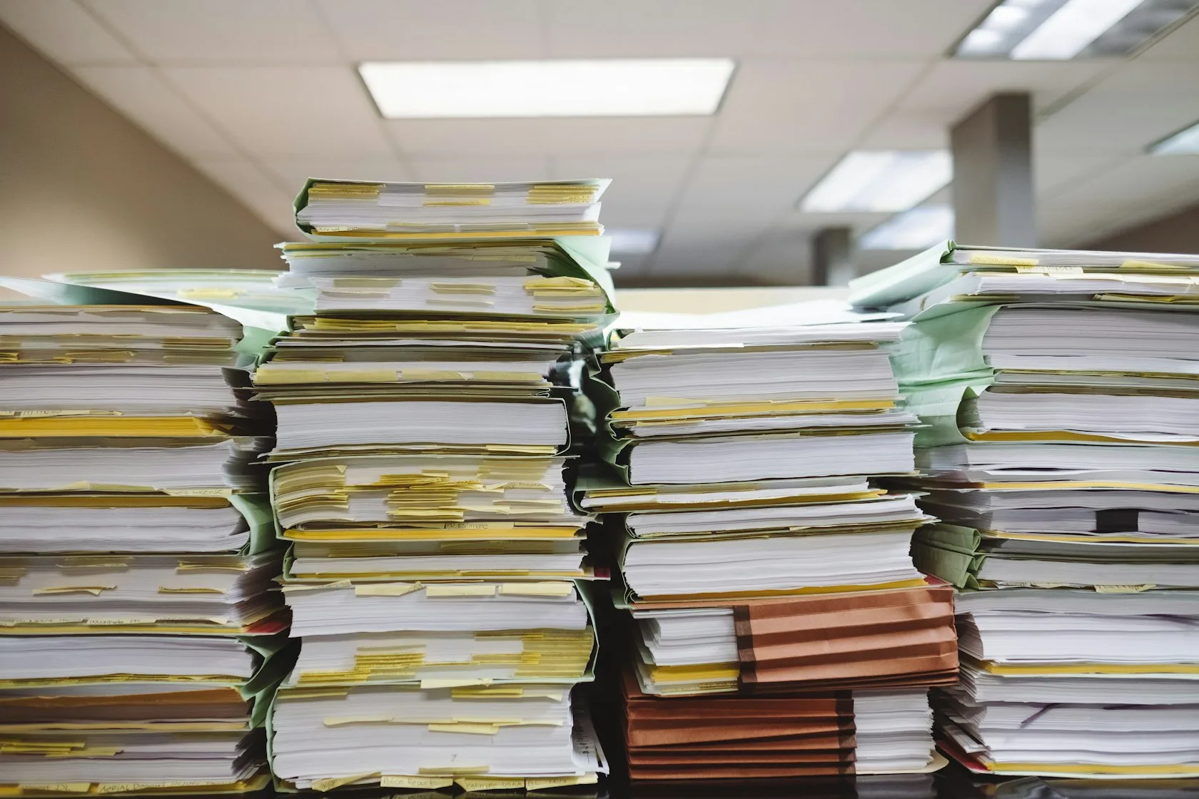 Documentos y carpetas para revisar el salario inembargable en 2026